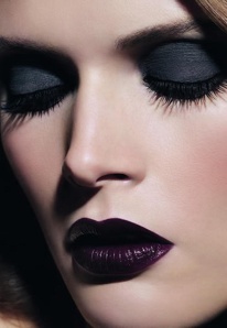 gothic-makeup-with-black-heavy-eyeshadow